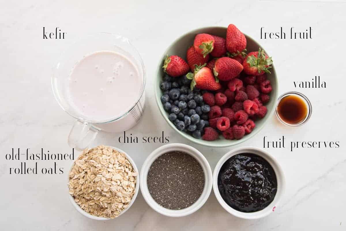The ingredients needed to make the recipe: kefir, fresh berries, vanilla extract, fruit preserves, chia seeds, old-fashioned rolled oats.
